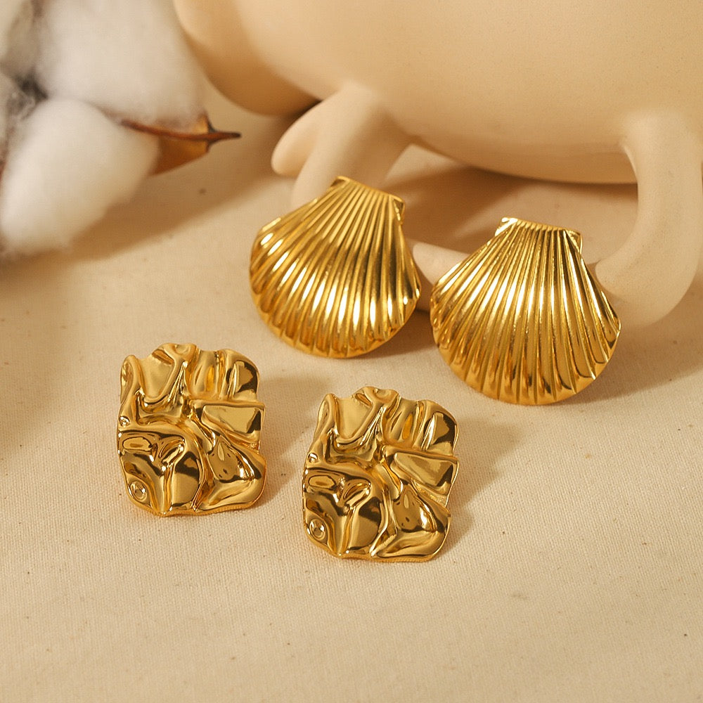VELROSS STUDIO Shell-Shaped Titanium Beach Style Gold Hoop Earrings