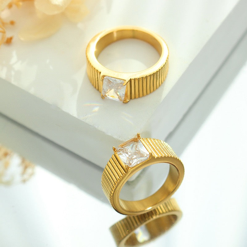 VELROSS STUDIO Vintage Style Zircon Ring in 18K Gold Plated Titanium Steel